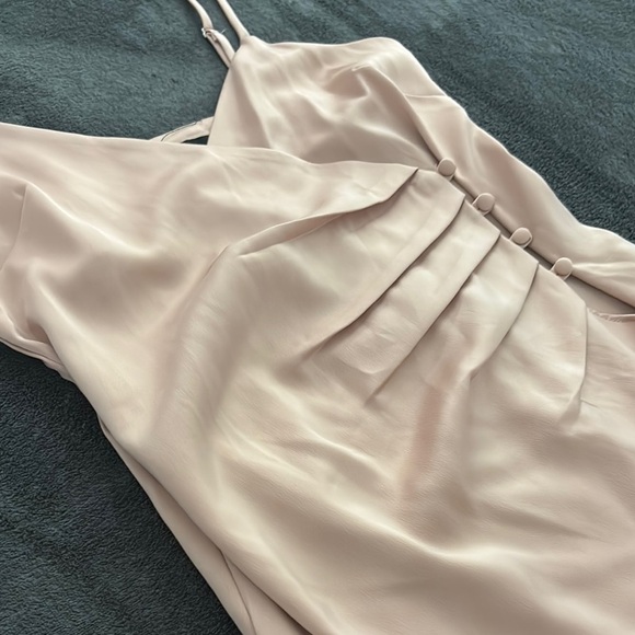 Elegant Cream Sleeveless Dress - Picture 3 of 9